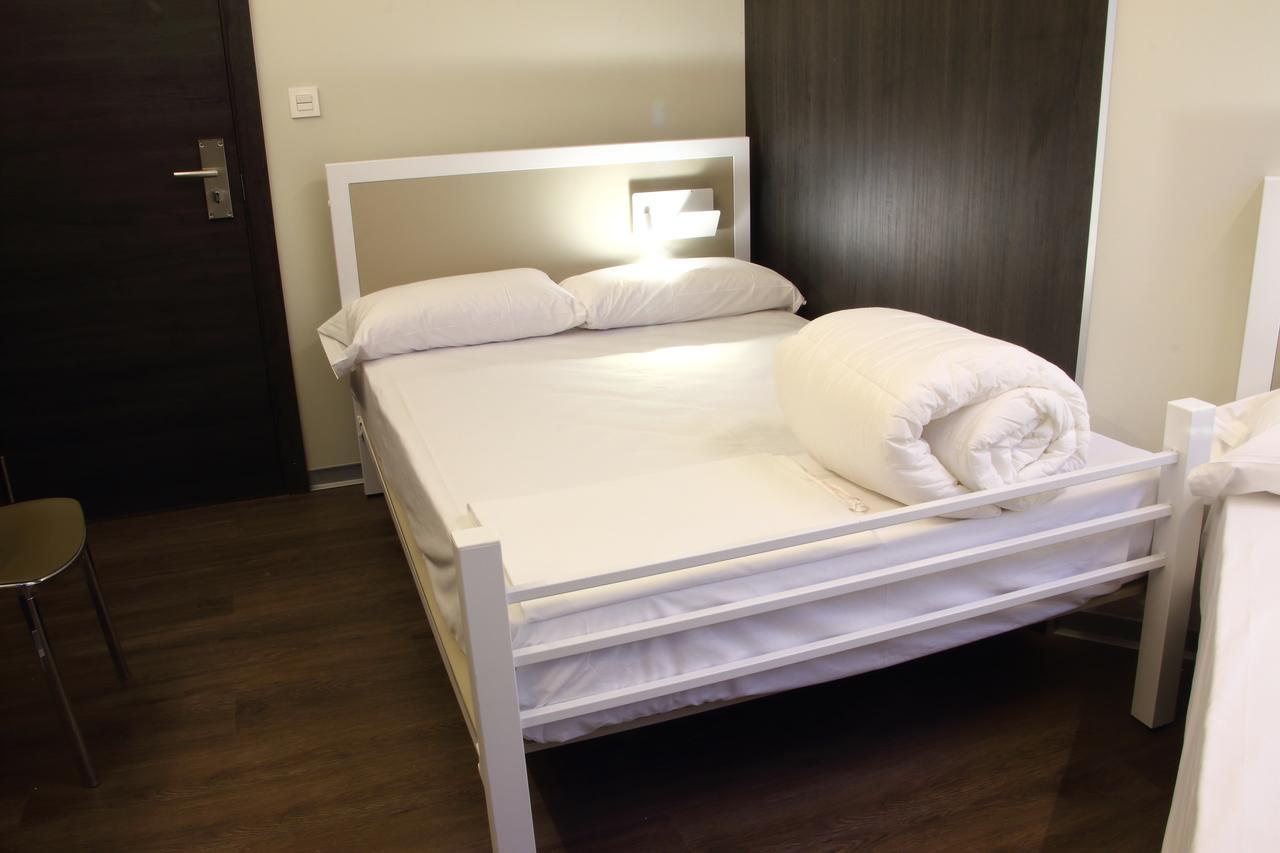 Poshtel Bilbao - Premium Hostel מראה חיצוני תמונה