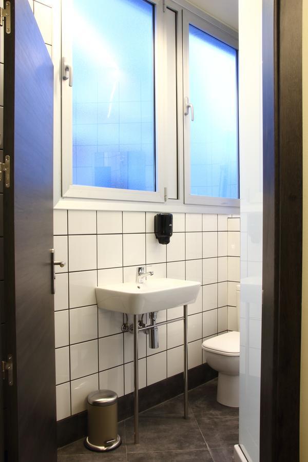 Poshtel Bilbao - Premium Hostel מראה חיצוני תמונה