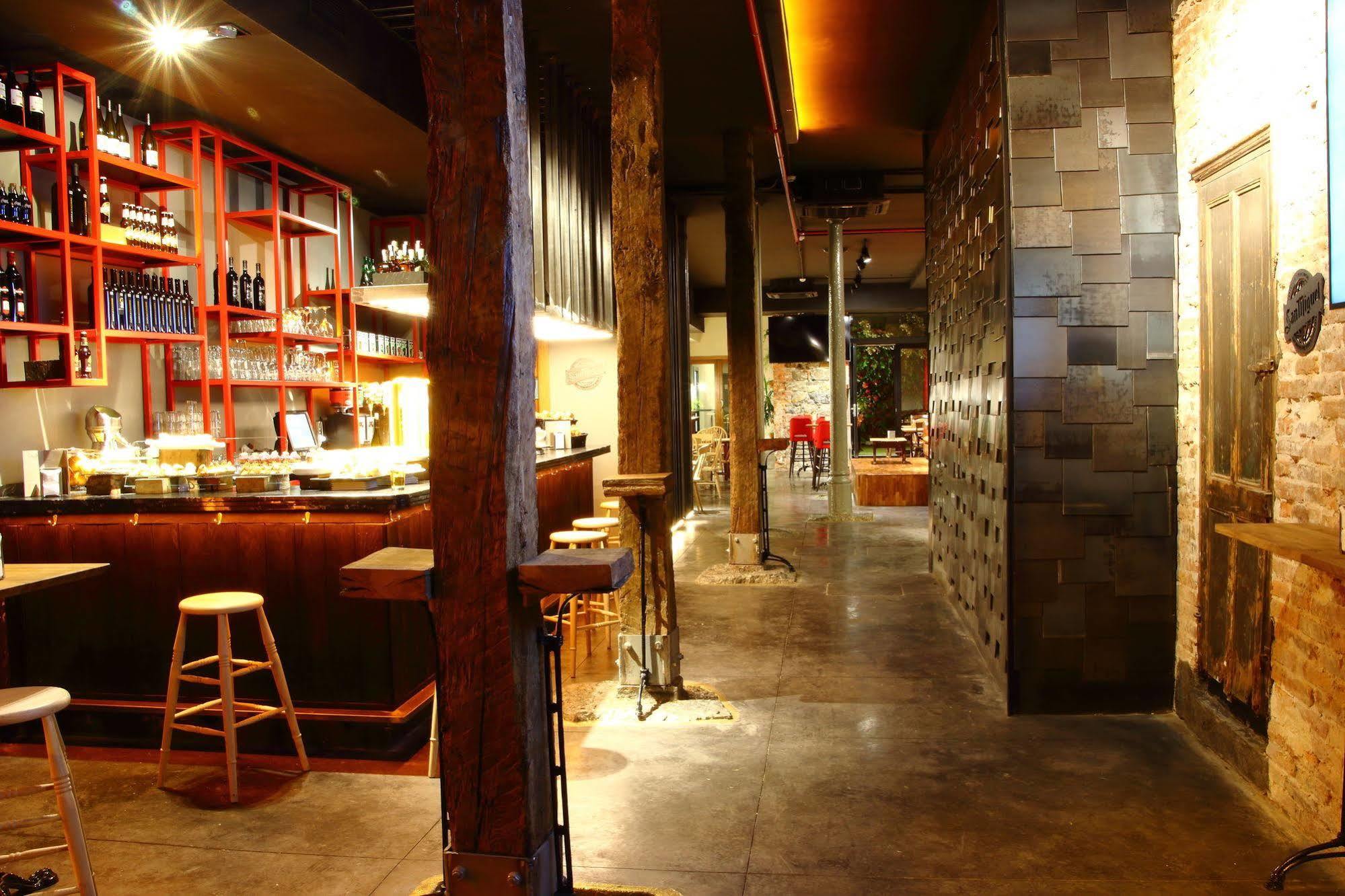 Poshtel Bilbao - Premium Hostel מראה חיצוני תמונה
