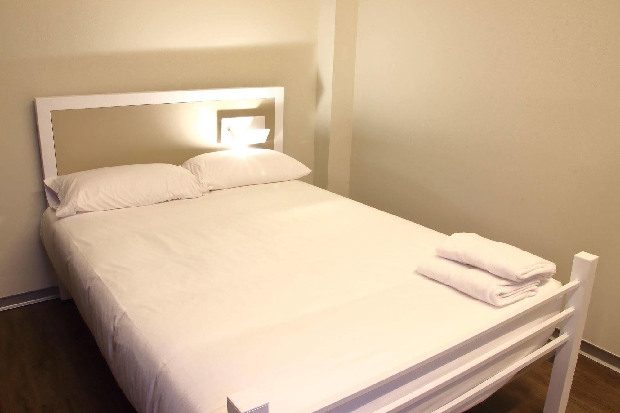 Poshtel Bilbao - Premium Hostel מראה חיצוני תמונה