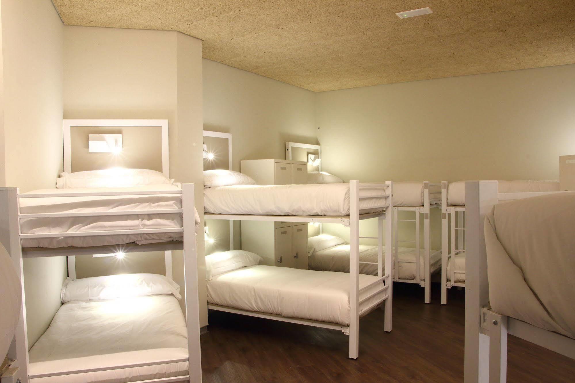Poshtel Bilbao - Premium Hostel מראה חיצוני תמונה
